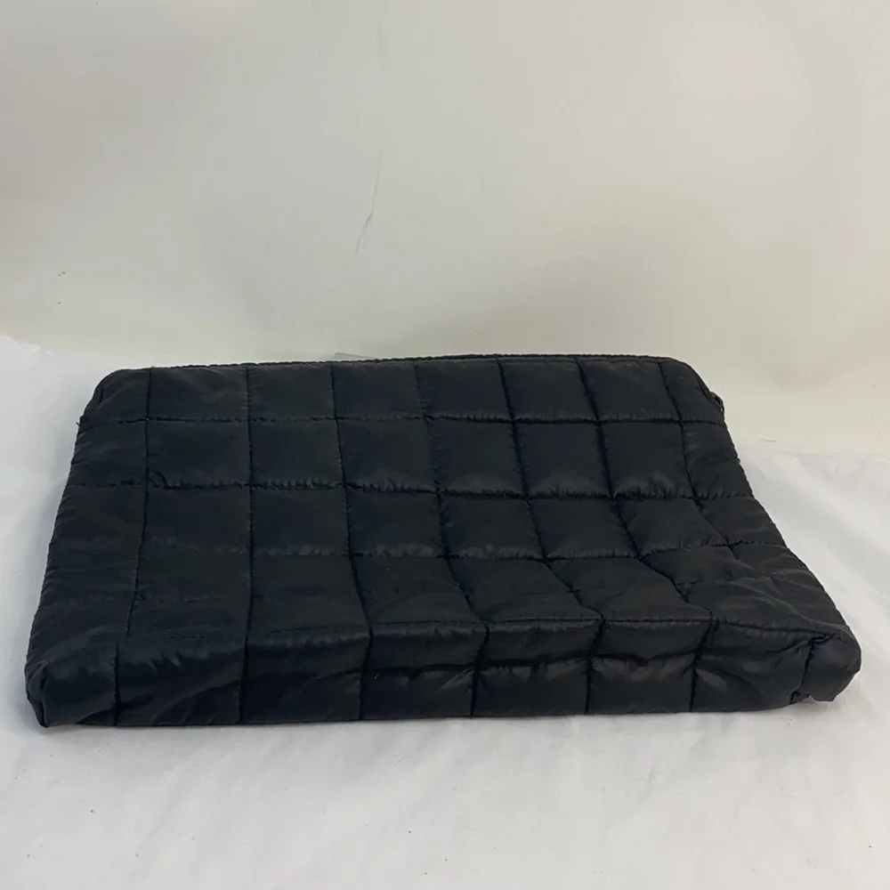Large 15” Quilted Laptop Zip Pouch Clutch